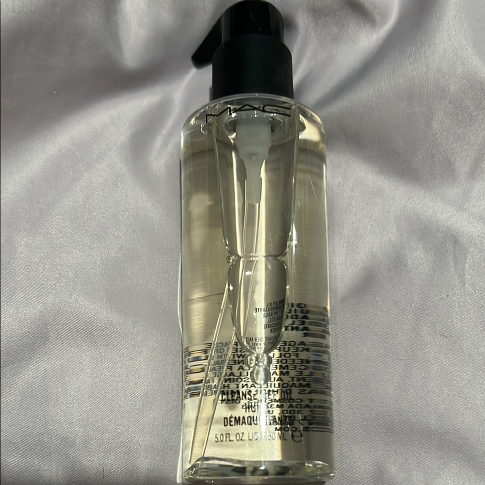 MAC Cosmetics Cleanser with Black Pump